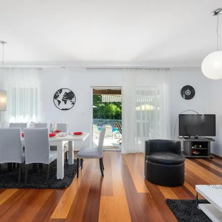 Villa Ester Premium *